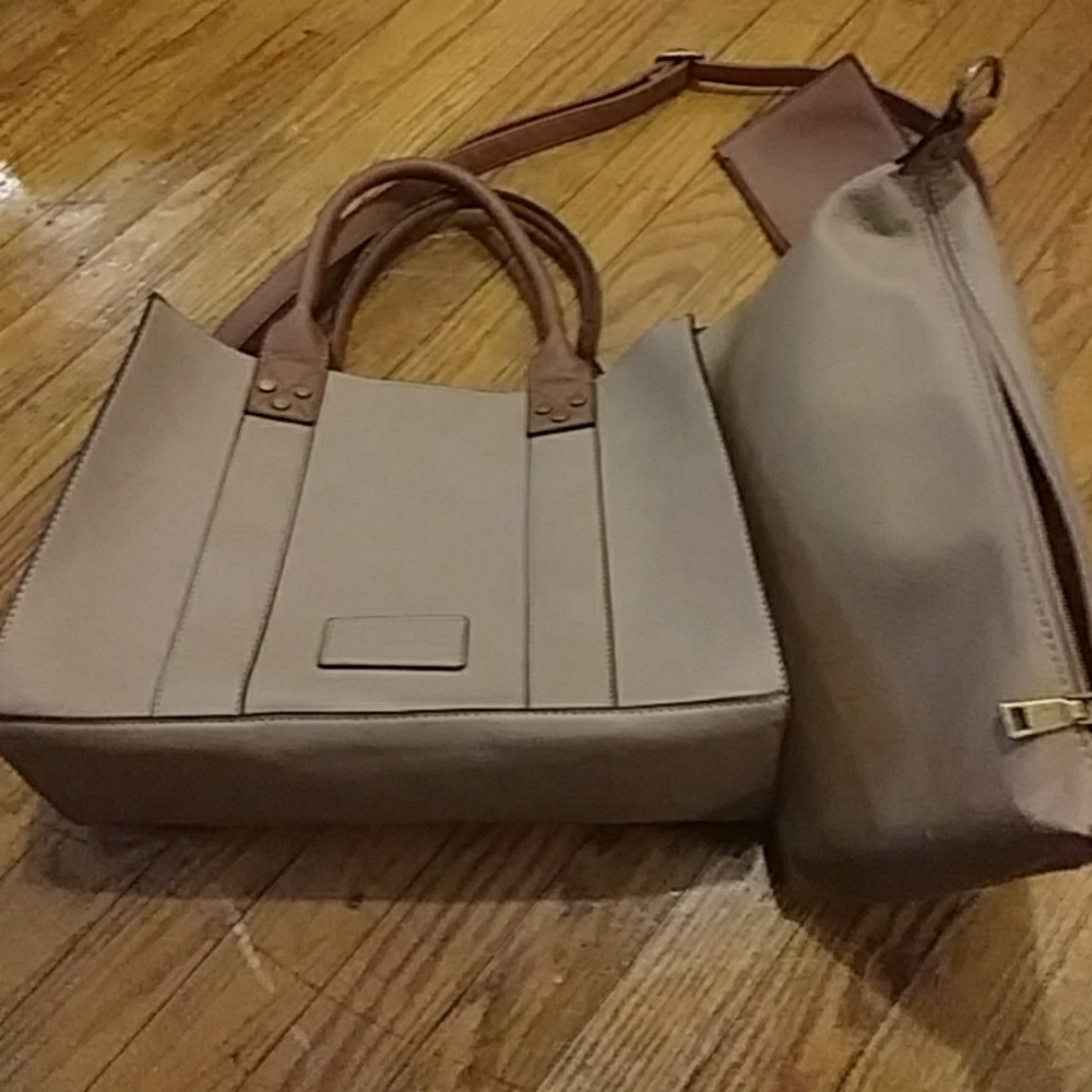 G.H.Bass.Co. pocket book with extra bag n pouch